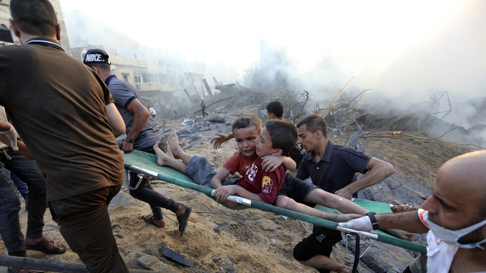 مراسلنا: تواصل القصف على غزة.. وانتشال 23 شخصا من تحت أنقاض منزل الأسطل في خان يونس