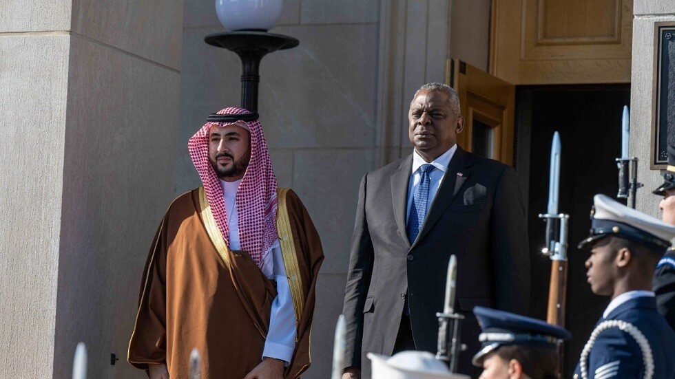 وزيرا الدفاع الأمريكي والسعودي يبحثان منع امتداد الحرب على غزة لتشمل المنطقة كلها