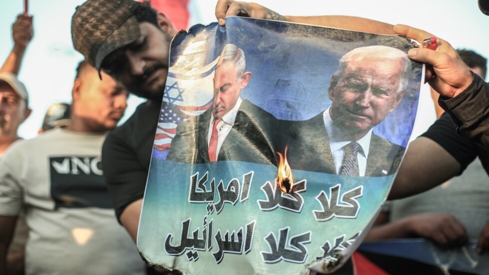الآلاف من أتباع الصدر يتظاهرون في بغداد احتجاجا على زيارة بلينكن (فيديو)