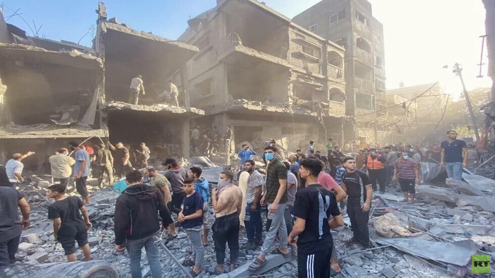 سقوط الكثير من القتلى والجرحى جراء قصف الطيران الإسرائيلي عدة منازل في بيت لاهيا شمالي غزة