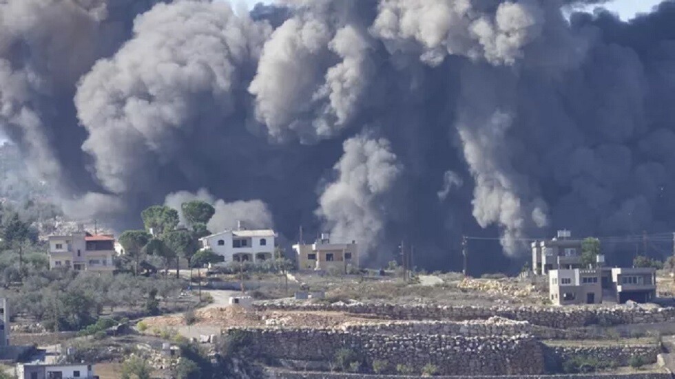 مراسلنا: غارات عنيفة و"حزام ناري" يستهدف محيط مستشفى الشفاء بغزة
