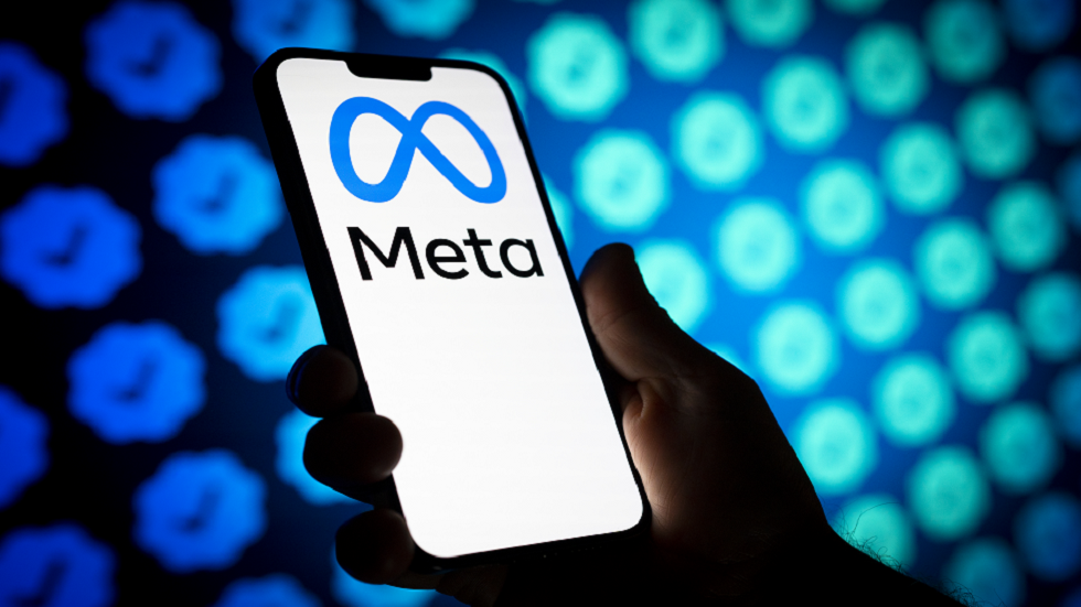 Meta تشتت الانتباه حول 