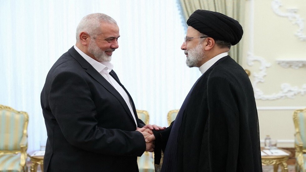 صحيفة "خط حزب الله" الإيرانية تعلق على ما نشرته "رويترز" عن اللقاء العاصف بين هنية وخامنئي