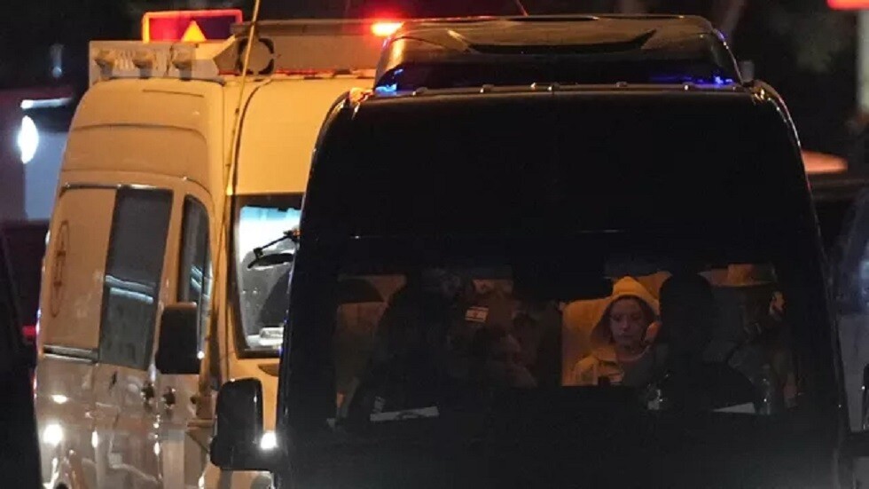 "القسام" تعلن تسليم الصليب الأحمر 13 محتجزا إسرائيليا وروسيا واحدا و3 تايلانديين ضمن مرحلة التبادل 3