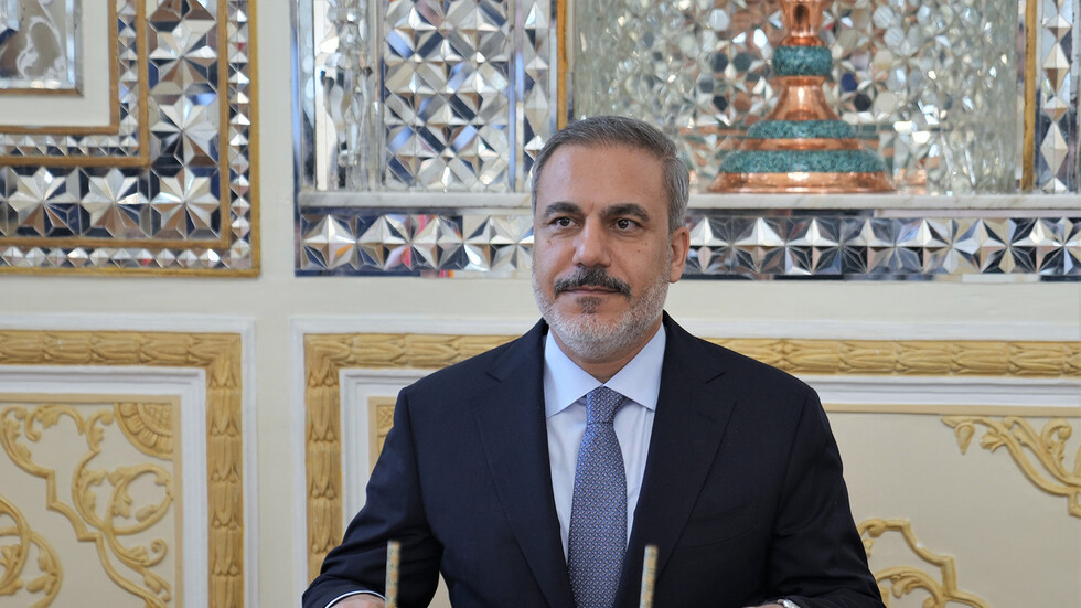 وزير الخارجية التركي: الهجمات الإسرائيلية البربرية على غزة تعد جرائم حرب