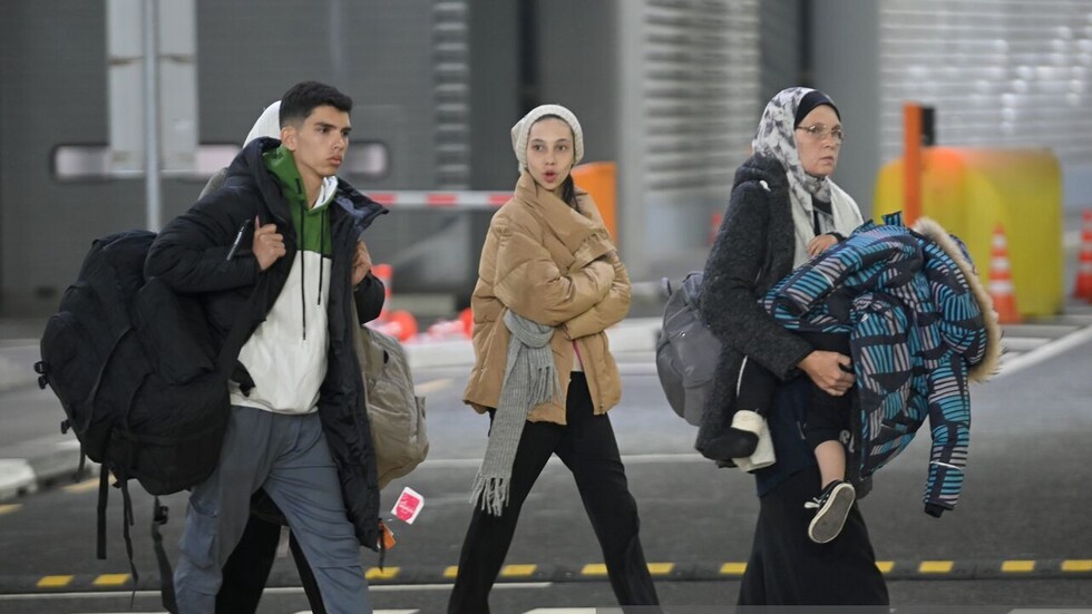 طائرة روسية تجلي مواطنين روس وأفراد أسرهم من غزة عبر مصر