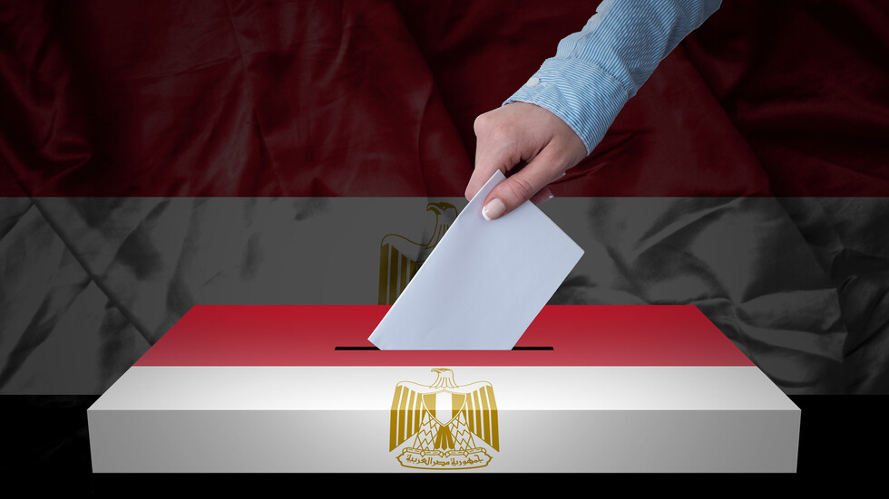 فنانة مصرية شهيرة تدلي بصوتها مرتين في انتخابات الرئاسة والسلطات تتخذ الإجراءات القانونية اللازمة