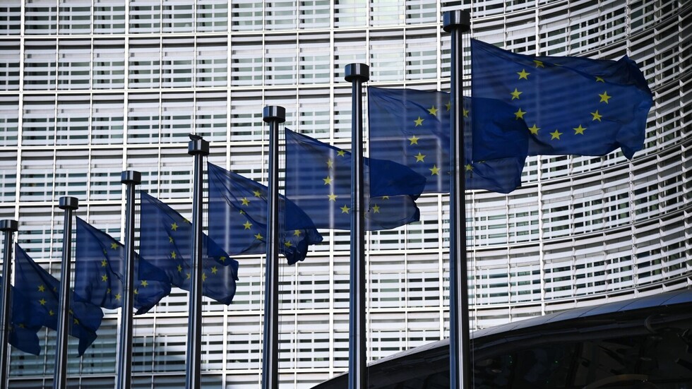 المفوضية الأوروبية تهدد بمقاضاة هنغاريا وبولندا وسلوفاكيا بسبب حظر واردات الحبوب من أوكرانيا