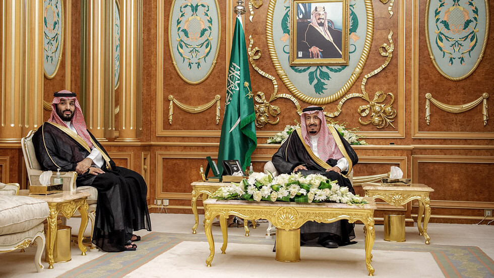 أمام الملك سلمان والأمير محمد.. أمراء سعوديون يؤدون القسم عقب تعيينهم في مناصبهم الجديدة (فيديو+صور)