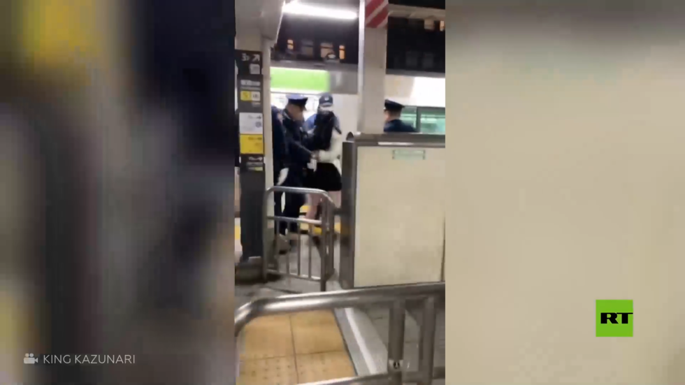 مشاهد من موقع حادثة الطعن في طوكيو