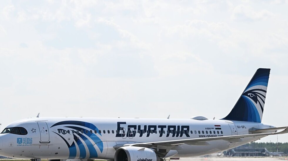 هبوط اضطرارى لطائرة مصر للطيران بمطار أثينا بسبب الأحوال الجوية السيئة في مطار بينينا الليبي