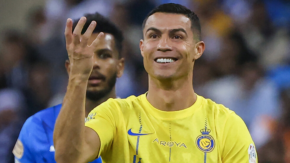 بالفيديو.. نجم ريال مدريد يتلقى هدية نصراوية مميزة