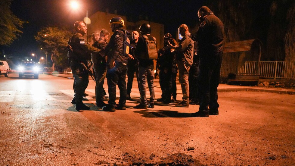 "حزب الله" يستهدف مستوطنة كريات شمونة وتجمعا لجنود إسرائيليين بعشرات الصواريخ