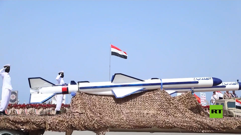 عضو لجنة الدفاع والأمن التابعة للحوثيين: سنحرق المنطقة ولتشتعل الحرب الكبرى!