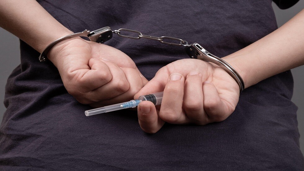 أحكام بالسجن على ستة جزائريين في باريس لاستغلالهم قاصرين وإجبارهم على السرقة  