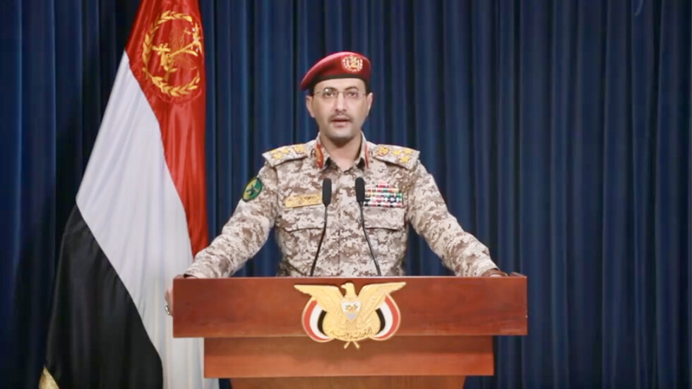الحوثيون يعلنون استهداف سفينة أمريكية في خليج عدن بضربة دقيقة ومباشرة