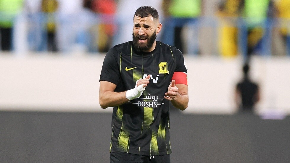مانشستر يونايتد يحسم موقفه من ضم بنزيما