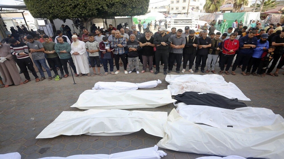 الجيش الإسرائيلي ينتشل 21 جثة مدفونة في إحدى مقابر خان يونس وينقلها لإسرائيل