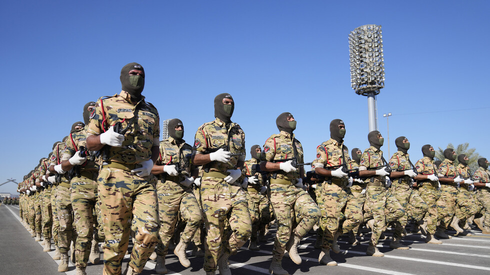 العراق.. ضابط في الجيش يصفع آخر أعلى رتبة منه ووزارة الدفاع تصدر بيانا ( فيديو)