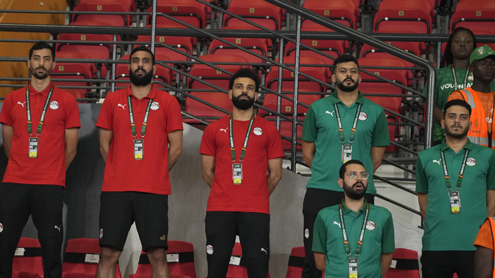 مدرب منتخب مصر ينهي الجدل بشأن إمكانية عودة صلاح لتشكيلة "الفراعنة" بعد تعافيه