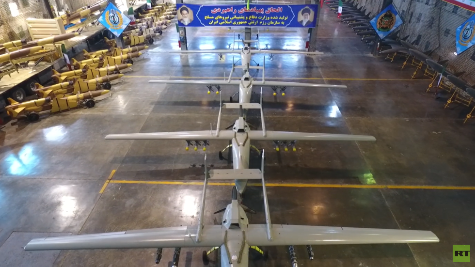 الجيش الإيراني يتسلم مجموعة كبيرة من الطائرات المسيّرة الاستراتيجية  ووزير الدفاع يعلق (فيديو)