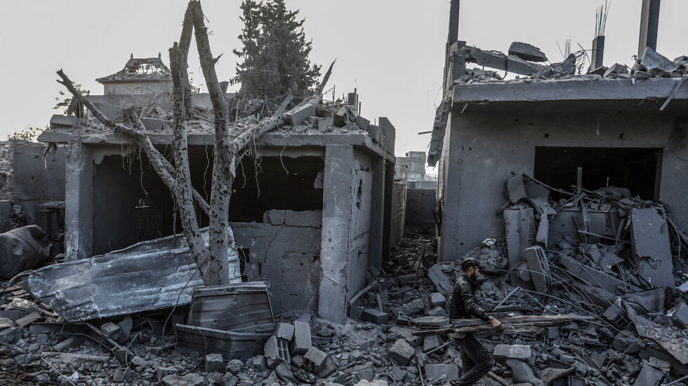 مقتل 20 فلسطينيا وإصابة أكثر من 100 بقصف إسرائيلي أثناء انتظار مساعدات بدوار الكويت في غزة
