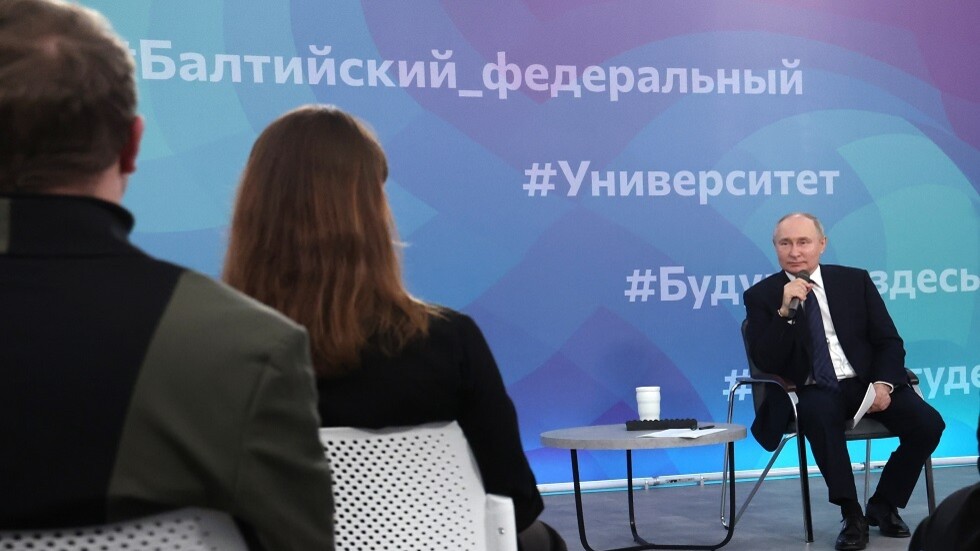 بوتين يؤكد أن الحد الأدنى للأجور في روسيا سيرتفع في 2024 بشكل ملموس