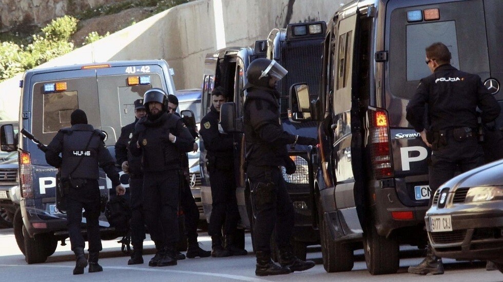 إسبانيا توقف أبرز عضو في عصابة "موكرو مافيا" التي هددت باختطاف ولية العهد الهولندية (فيديو)
