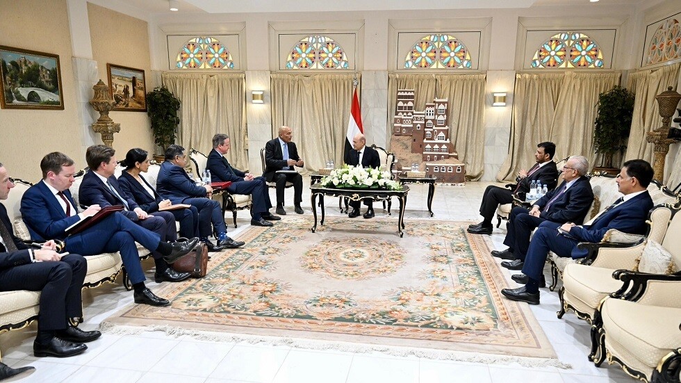 العليمي يدعو إلى اتخاذ إجراءات "أكثر حزما" ضد الحوثيين