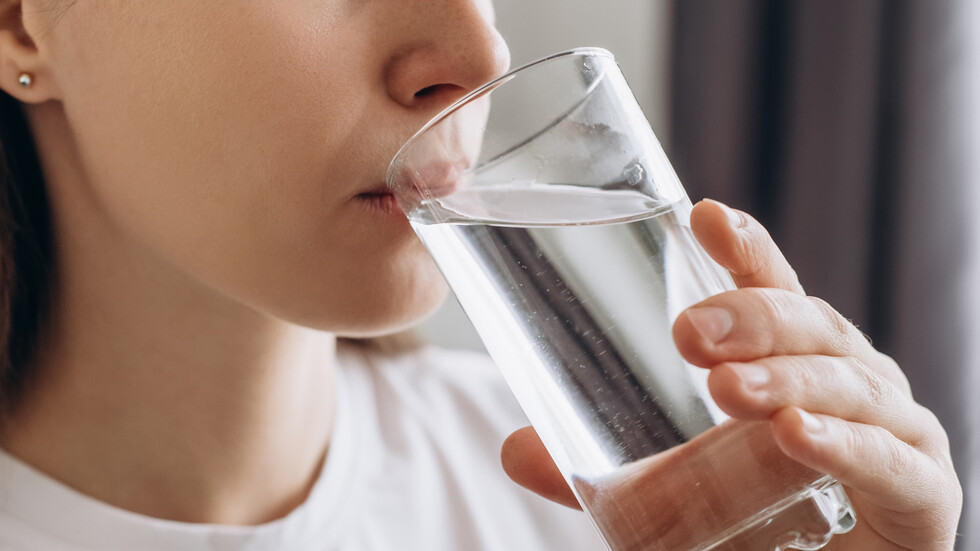 ما هي كمية الماء المطلوبة يوميا للمساعدة على إنقاص الوزن؟