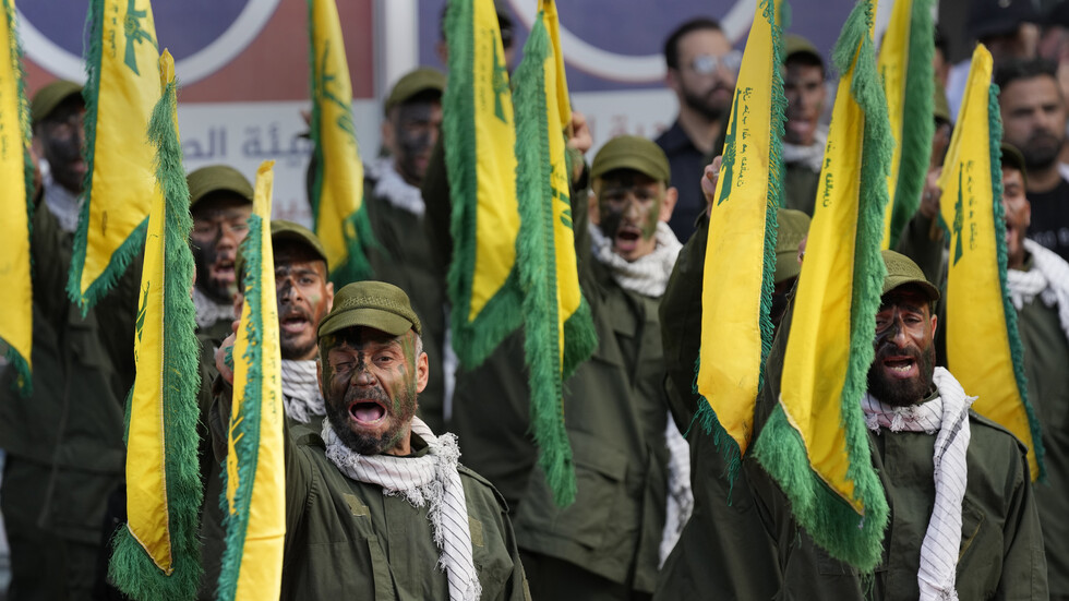 حزب الله ينفذ هجوما صاروخيا استهدف مواقع إسرائيلية بينها مستوطنة كريات شمونة (فيديو)