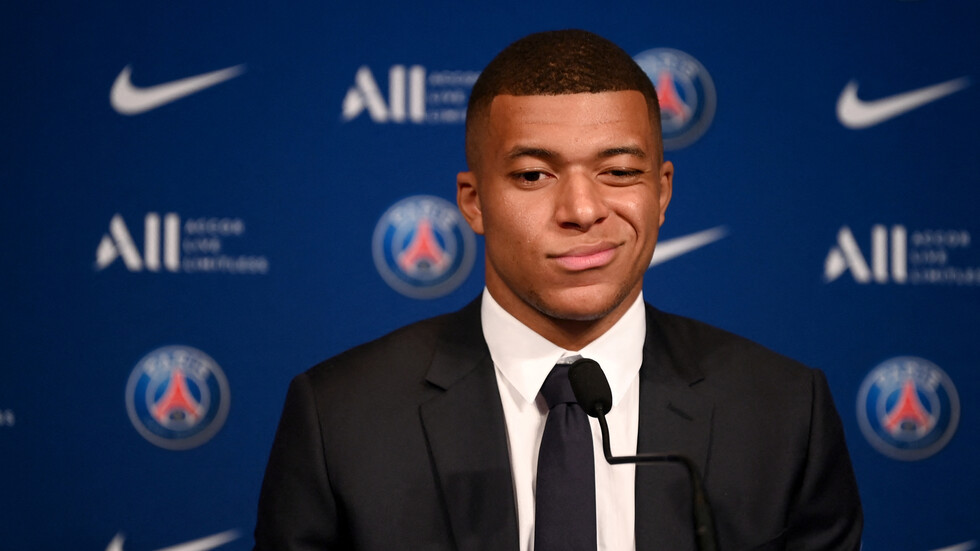 مبابي يوقع على عقود انضمامه لـ"ريال مدريد"