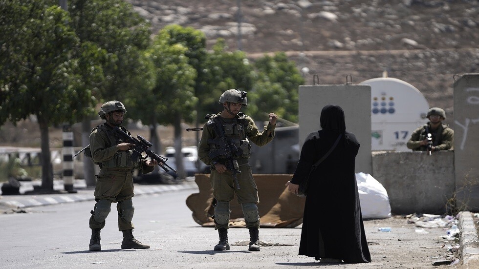 "أ ف ب": مجموعة من الحقوقيات الأمميات تدعو للتحقيق في انتهاكات إسرائيلية أخلاقية بحق نساء فلسطينيات