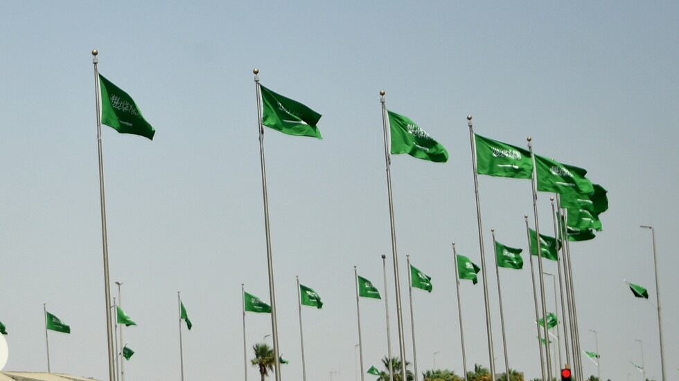 السعودية.. وزارة التجارة تضبط عمالة مخالفة خبأت كميات ضخمة من البصل للتأثير على سعره وافتعال أزمة