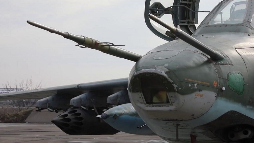 "غربان" Su-25 الروسية تقصف مواقع وتجمّعات عسكرية أوكرانية في دونيتسك