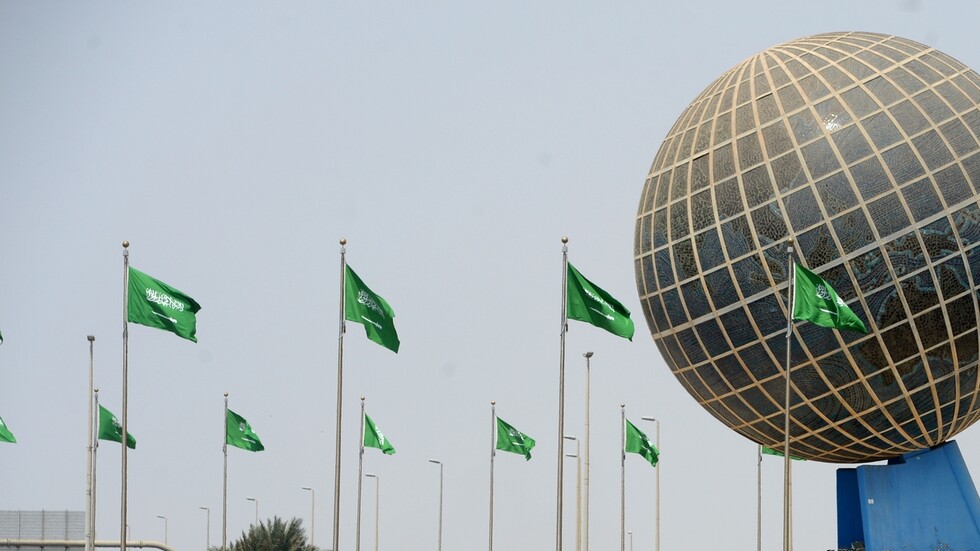 السعودية.. مقطع فيديو لشجار جماعي يثير غضبا والأمن يتحرك (فيديو)