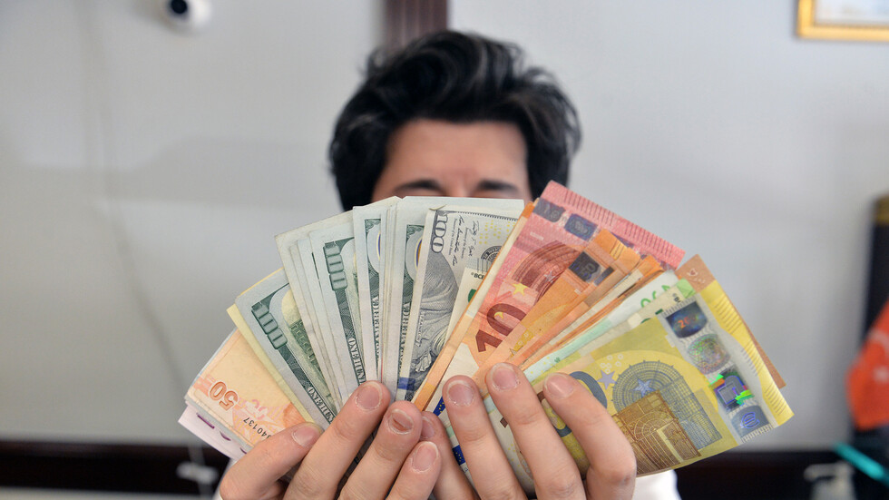 المركزي التركي يوقف دورة رفع سعر الفائدة