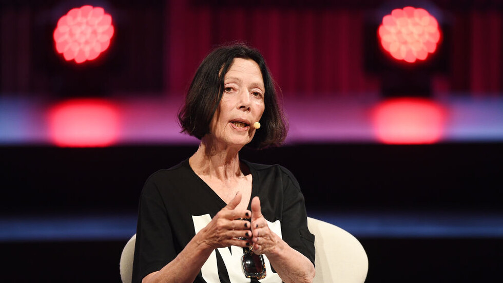 "أشعر بالاشمئزاز لكوني بريطانية".. مصممة أزياء تتخلى عن وسام الإمبراطورية "من أجل غزة" (فيديو)