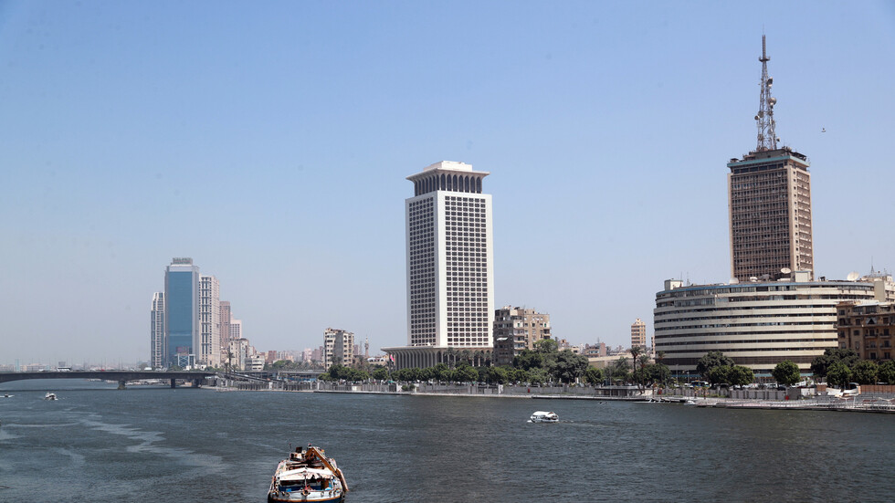 مصر.. إنقاذ 4 أشخاص في حادث غرق مركب يحمل عمالا بنهر النيل