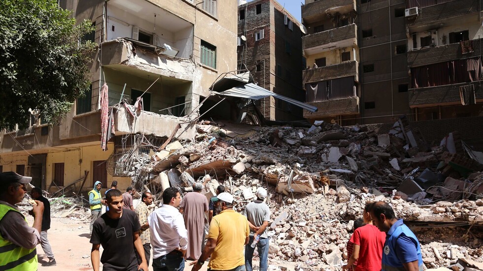 مصر.. قتلى وجرحى في انهيار مبنى سكني في الإسكندرية (فيديو)