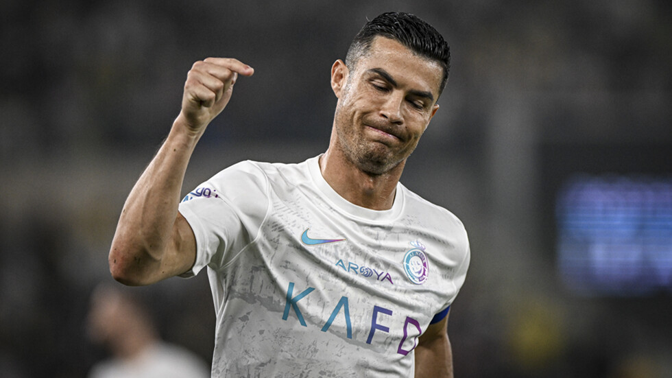 رونالدو يشعل مواقع التواصل بتعليق ساخر من فوز الهلال على الرياض (صورة)