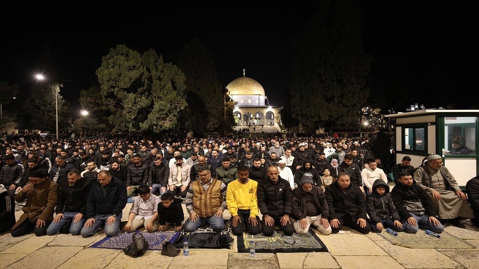 70 ألفا يؤدون صلاتي العشاء والتراويح في المسجد الأقصى