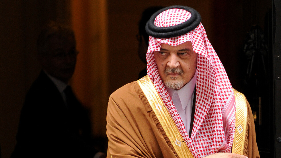 مواقع التواصل تضج بصور الأمير السعودي الراحل سعود الفيصل في ذكرى دخول "درع الجزيرة" إلى البحرين