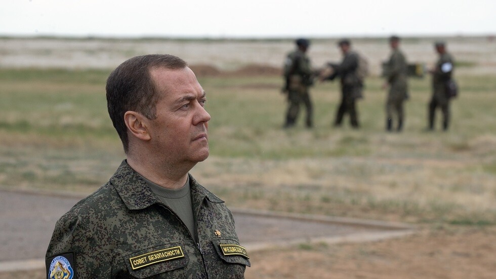 مدفيديف يذكّر رئيس ليتوانيا بالنازيين الذين علقوا على المشانق في خاركوف