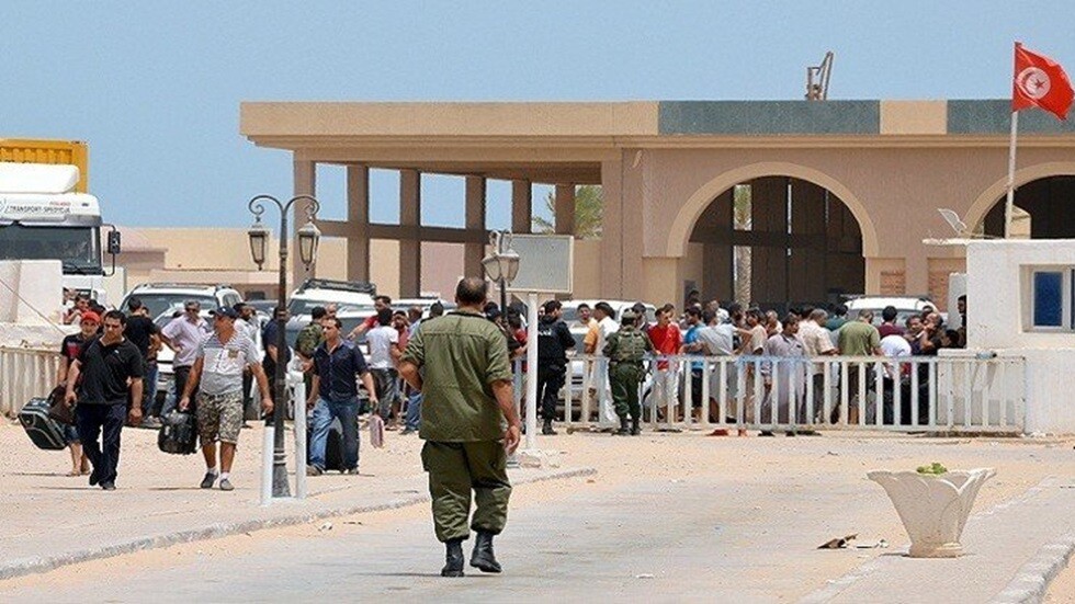 استئناف حركة المرور بين تونس وليبيا بعد غلق المعبر لإجراءات احتياطية