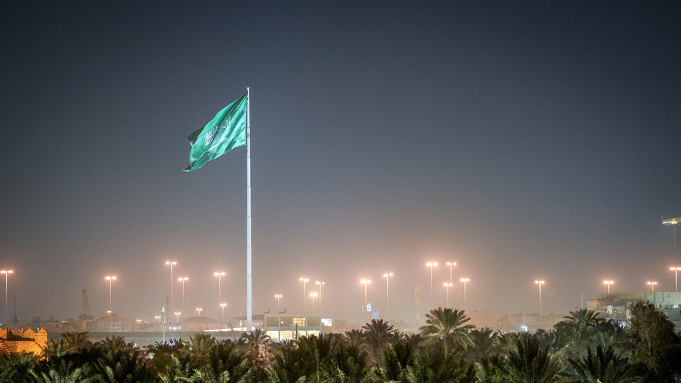 السعودية.. حافلة تقل طالبات من جامعة أم القرى تتعرض لحادث مروع في مكة (فيديو)