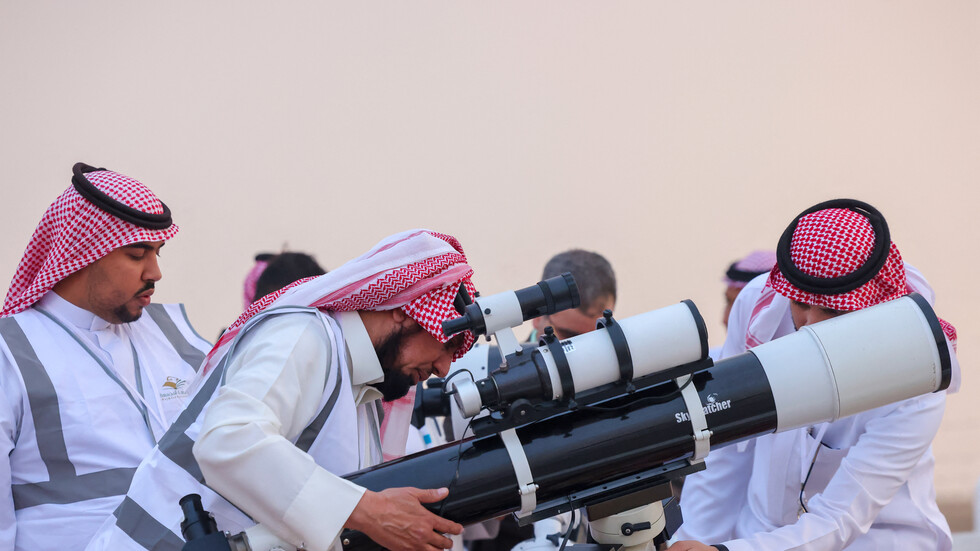 خبير سعودي يكشف موعد عيد الفطر المتوقع (فيديو)