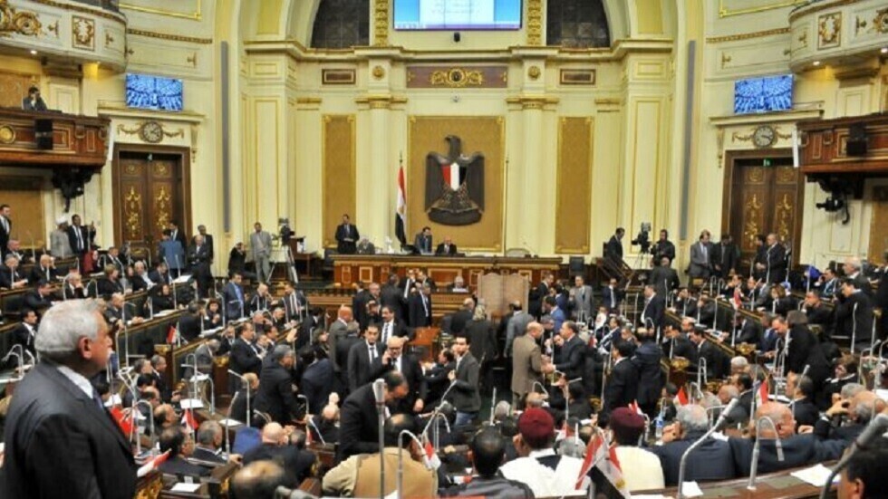 برلماني مصري يوجه سؤالا عاجلا لوزير الطيران المدني عن  صفقة "إير باص"  وإهدار المال العام