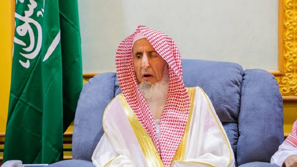 مفتي عام السعودية: إخراج صدقة الفطر نقودا مخالف للسنة النبوية!