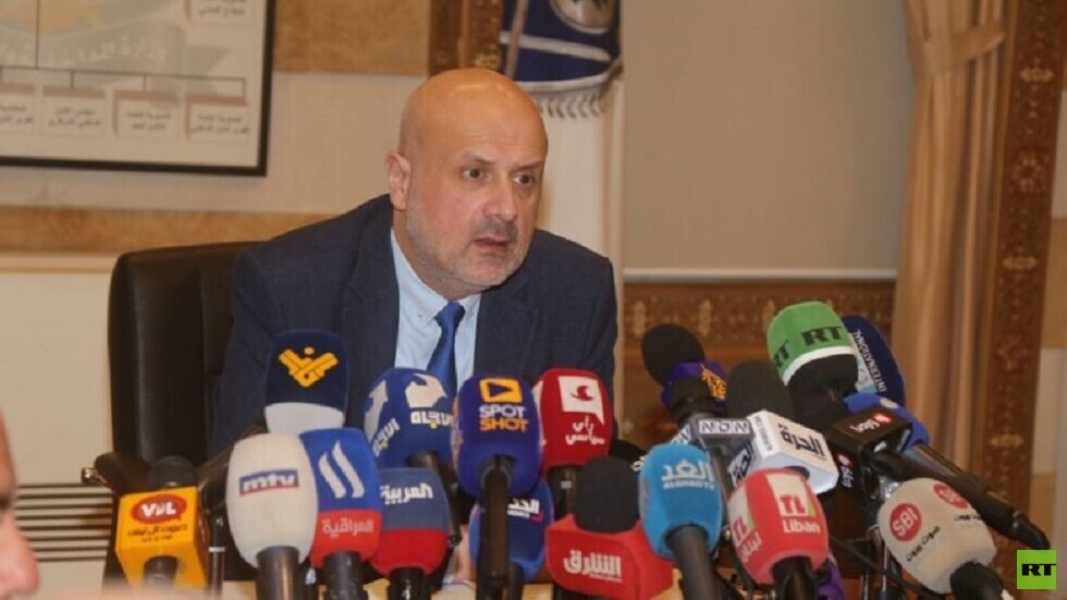بعد مقتل مسؤول حزبي.. وزير الداخلية اللبناني يدعو إلى التشدد في تطبيق القوانين على اللاجئين السوريين